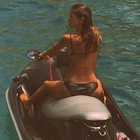 • Lato b e bikini sulla moto d'acqua