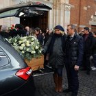 Sandro Mayer: Carlucci, Malgioglio e tanti amici per l'ultimo saluto a Milano