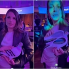 Emma e la borsa piccione sfoggiata a Sanremo 2024: lo strano accessorio portato al Festival