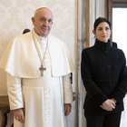 Coronavirus, Virginia Raggi e il Papa: incontro in Vaticano per l'emergenza
