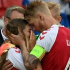 Eriksen, la moglie Sabrina in lacrime in campo dopo il malore in Danimarca-Finlandia