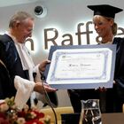 Federica Pellegrini con toga e tocco, la laurea honoris causa all'Università San Raffaele di Roma