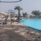Rodi, l'incendio distrugge il resort di lusso: le immagini prima e dopo, turisti sconvolti. Il video virale su TikTok