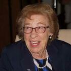 Eva Schloss, 91 anni, sopravvissuta, dichiara guerra a Facebook, «cancelli i messaggi negazionisti»