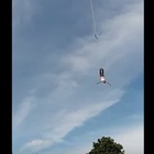 Si lancia col bungee jumping, l'imbracatura si spezza: precipita e sopravvive Video