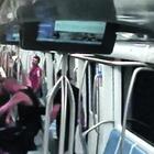 Dopo l'incidente i conducenti fermano i treni: «Specchietti danneggiati»