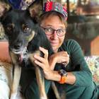 Susanna Tamaro, la sua cagnolina Pimpi uccisa da un boccone avvelenato: l'addio della scrittrice su Fb