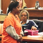 Usa, rapì neonata in ospedale 20 anni fa per crescerla come sua figlia: condannata a 22 anni di carcere