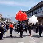 Coronavirus in Campania, folla ai funerali di Sommese. Il prefetto: «Atto gravissimo, c'era il vice con fascia tricolore»
