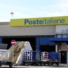 Roma, buste esplosive: gli inquirenti non escludono che ci siano altri plichi in circolazione: «Abbiamo allertato Poste Italiane»