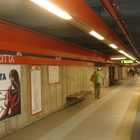 Romeni aggrediscono guardia giurata nella metro A