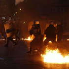 â¢ Polizia contro manifestanti tra molotov e lacrimogeni -Guarda