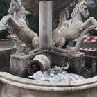 I vandali spaccano la fontana del Borgo I vandali spaccano la fontana del Borgo