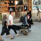 Kabul, attacco kamikaze vicino all'aeroporto: le immagini