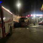 Roma, auto contro bus: conducente morto tra le fiamme