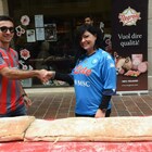 Cremonese-Napoli, il gemellaggio in onore del salame: panino da record in piazza prima del match FOTO