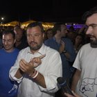 Salvini dal Papeete: «Stasera potrei mandare a quel paese Di Battista»