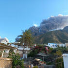 Stromboli, paura per nuova eruzione del vulcano: lava in mare, cosa sta succedendo
