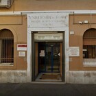 Roma, all'Umberto I l'ascensore di neuropsichiatria è rotto da 40 giorni: «Bimbi costretti a fare quattro piani di scale»