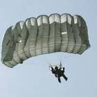 Il paracadute non si apre: Francesco si schianta al suolo e muore a 45 anni