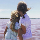 Michelle Hunziker e il post per le figlie Sole e Celeste: «Che si possano prendere cura l’una dell’altra»