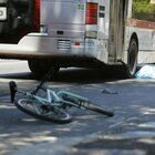 Ciclista morì travolto da un bus: autista assolto