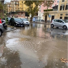Bomba d'acqua a Roma, strade allagate in Prati e pioggia in Centro. Il maltempo ferma anche i turisti