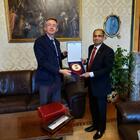 Manfredi incontra l'ambasciatore dello Sri Lanka: «Renderemo Napoli città multietnica!»