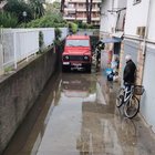 Maltempo, piogge e allagamenti. Tromba d'aria in Liguria: nove sfollati