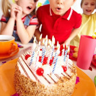 Dalle torte di compleanno ai parchi giochi: cosa è meglio evitare per i bambini