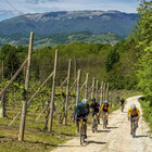 Nova eroica Prosecco Hills, la carica di 1200 ciclisti sulle colline dell'Unesco tra castelli e antichi vigneti