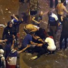 Francia campione, guerriglia urbana sugli Champs Elysees: lanci di bottiglie e fumogeni