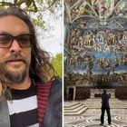 Jason Momoa è a Roma, polemica per le foto proibite scattate nella Cappella Sistina