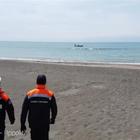 Ostia al tempo del coronavirus, spiagge chiuse sul litorale: i controlli della Guardia Costiera. Le immagini dal drone