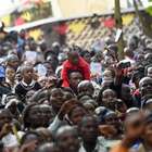 • Messa a Kampala, bagno di folla per Bergoglio - Foto