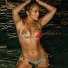 Jennifer Lopez, su Instagram il bikini mozzafiato a 51 anni: i fan impazziscono