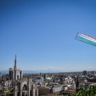 Le Frecce disegnano immensi tricolori su Trento, Milano e Codogno