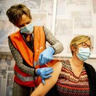 Vaccino, contagiati dopo seconda dose: cosa fare? Servono almeno 6 mesi dalla guarigione prima della terza