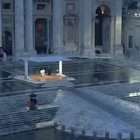 Sui social di Papa Francesco le immagini emozionanti in una piazza San Pietro deserta