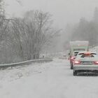 Terminillo, la nevicata manda il tilt il traffico La fotogallery e il video della neve a bassa quota