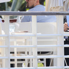 Leonardo Di Caprio pranza sulla terrazza dell'Eden Roc a Cannes (Olycom)