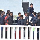 Salvini: «A bordo tutti illegali»