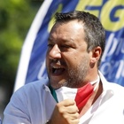 Il figlio di Selvaggia Lucarelli contesta Salvini: «Omofobo e razzista». Il 15enne identificato dalla polizia