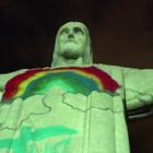 Brasile, il Cristo Redentore con il camice da medico per dire grazie alla Sanità