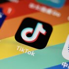 Tiktok, la Commissione Euopea chiede ai suoi dipendenti di disinstallare l'app