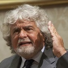 • Grillo attacca Renzi: "Bugiardo, fatti da parte come promesso"