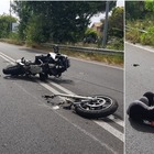 Incidente via del Mare, scontro tra due auto e una moto a Roma: due uomini in codice rosso, ferita una mamma. Strada chiusa