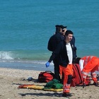 Cadavere di una ragazza trovato in spiaggia a Porto Sant'Elpidio: addosso solo maglietta e reggiseno