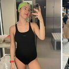 Aurora Ramazzotti in piscina col pancione: «Niente di più sexy delle cuffiette»