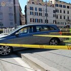 Roma, paura a largo Argentina: auto in retromarcia investe cinque pedoni